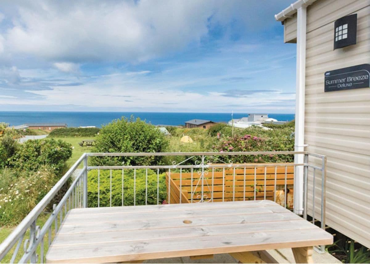 Fishguard Bay Resort Llanllawer Exterior photo