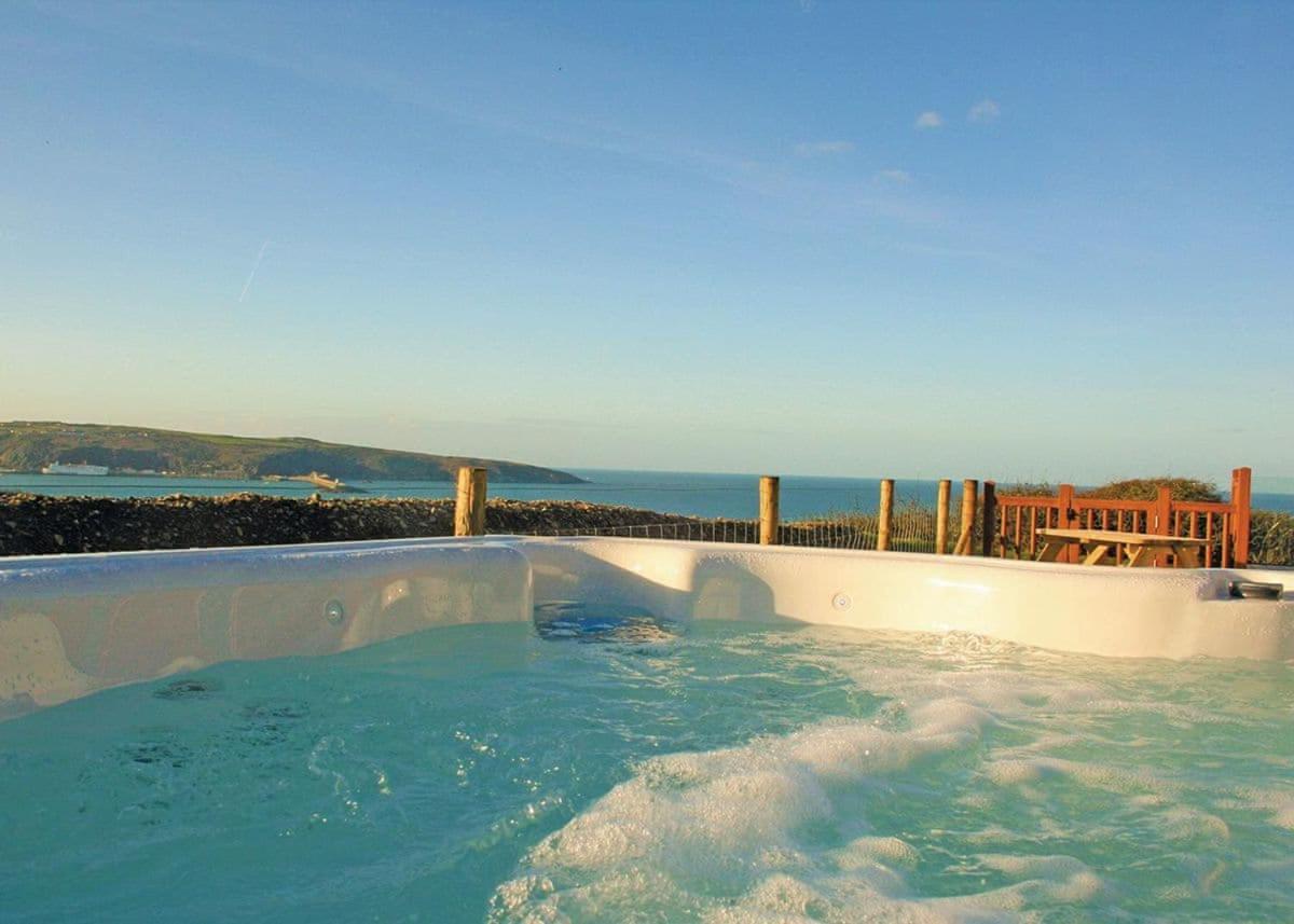 Fishguard Bay Resort Llanllawer Exterior photo