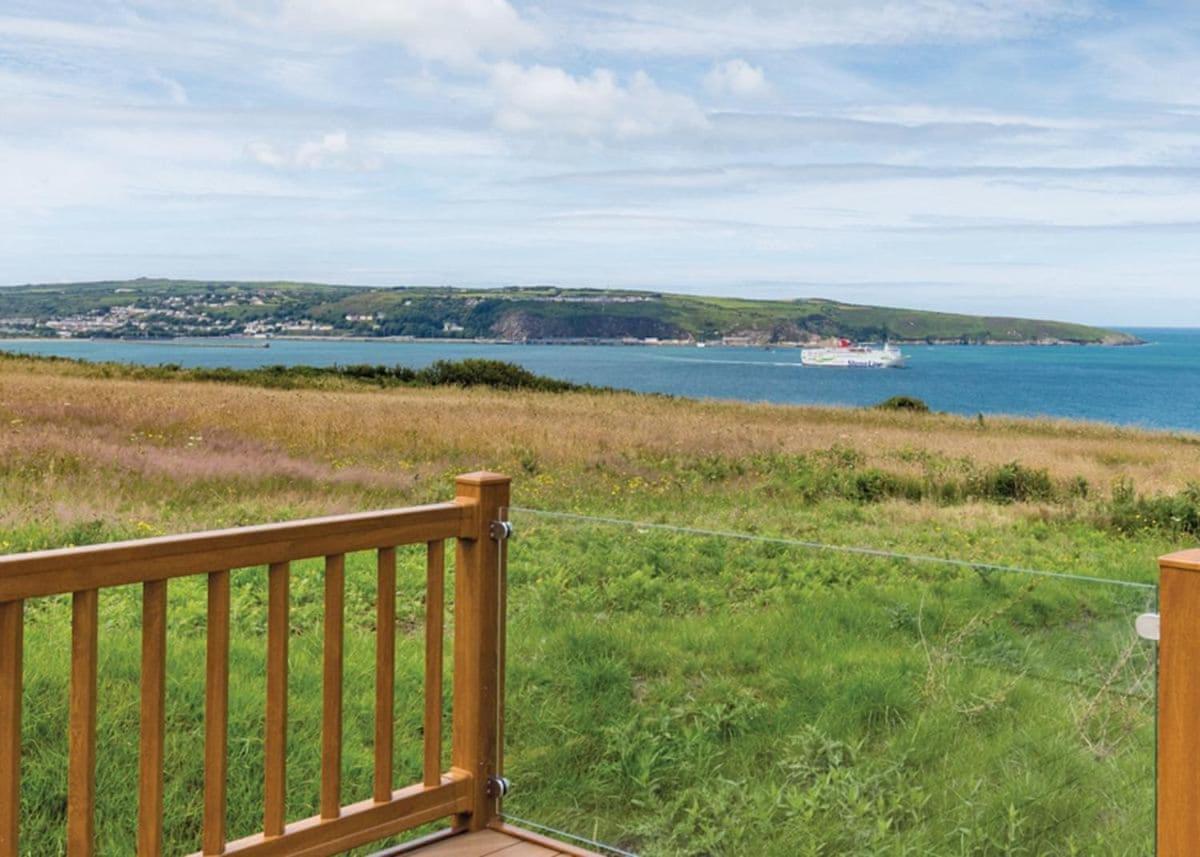 Fishguard Bay Resort Llanllawer Exterior photo